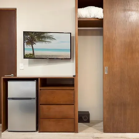 Apartment Private & Infinity Pool, King Bed, Sauna, Gym &