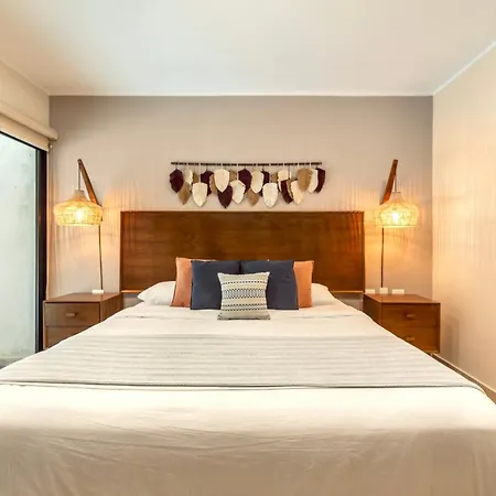 Apartment Private & Infinity Pool, King Bed, Sauna, Gym &