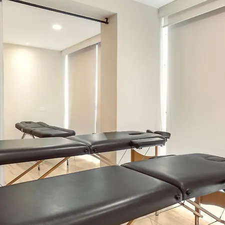 Apartment Private & Infinity Pool, King Bed, Sauna, Gym &