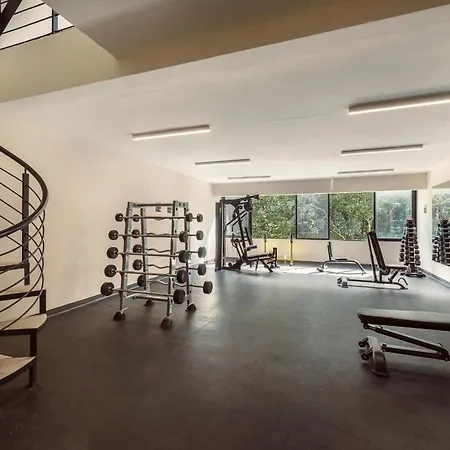 Private & Infinity Pool, King Bed, Sauna, Gym & Apartment