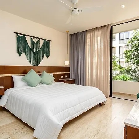Apartment Elegant 2br Rooftop Pool