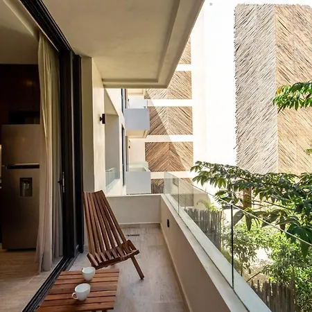Elegant 2br Rooftop Pool Apartment *