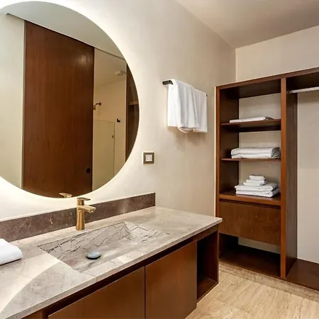 Apartment Elegant 2br Rooftop Pool *
