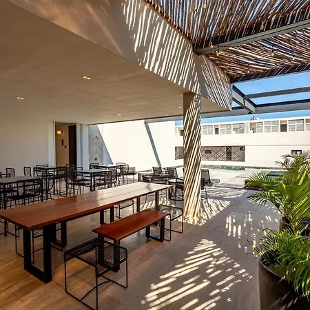 Elegant 2br Rooftop Pool