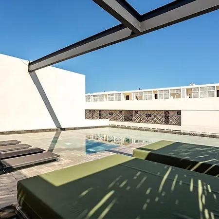 Apartment Elegant 2br Rooftop Pool