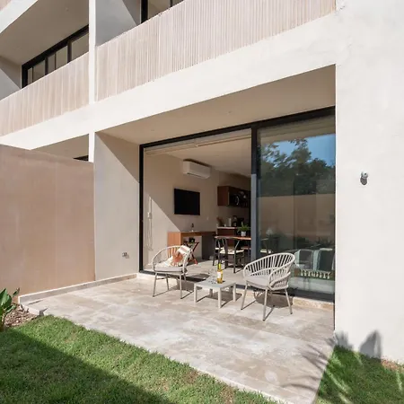 Private Garden Pool Access Near Jaguar Park Apartment