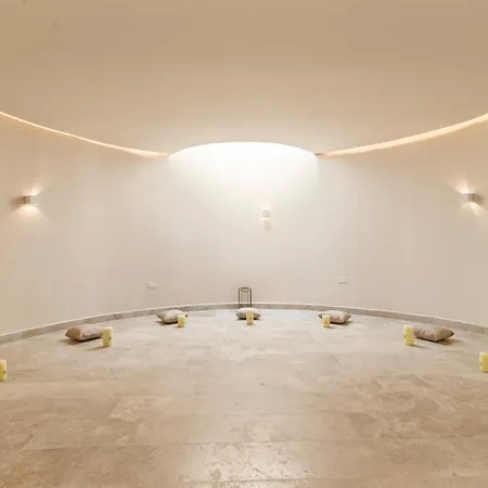 Private Garden Pool Access Near Jaguar Park Apartment *