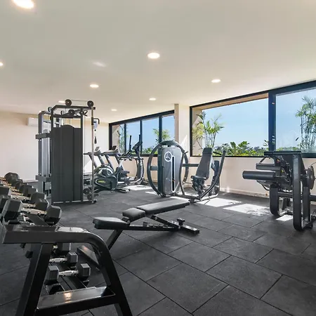 Private Garden Pool Access Near Jaguar Park Apartment *