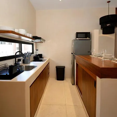 Luxury Rooftop Oasis, Heated Pools, Private Escape *