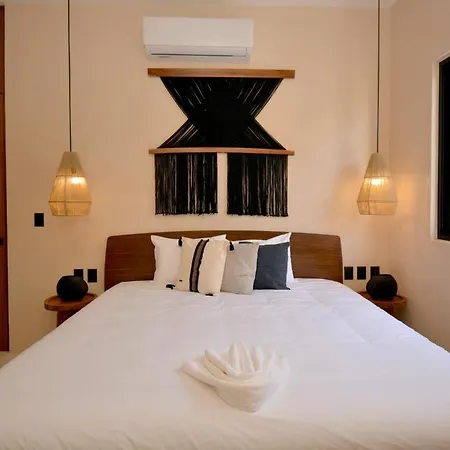 Luxury Rooftop Oasis, Heated Pools, Private Escape *