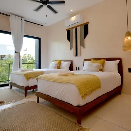 Luxury Rooftop Oasis, Heated Pools, Private Escape *