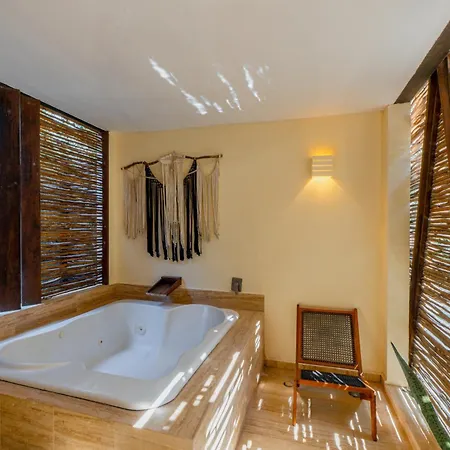 Beautiful 1br With Jacuzzi 2 Blocks From Calle 7 Apartment *