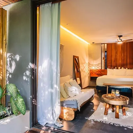 Apartment Romantic Garden W Private Pool Access
