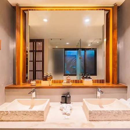 Romantic Garden W Private Pool Access *