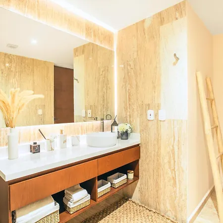 Canopy Cove Loft Private Jacuzzi Parking & B-club