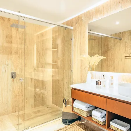 Canopy Cove Loft Private Jacuzzi Parking & B-club *