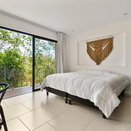 Luxury Near Beach, Fast Wifi & Pool Apartment