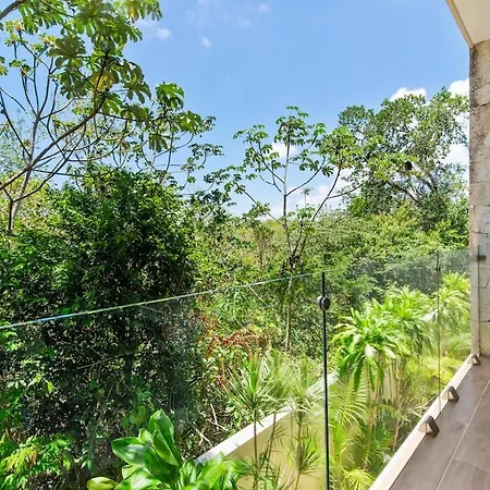Luxury Near Beach, Fast Wifi & Pool Apartment *