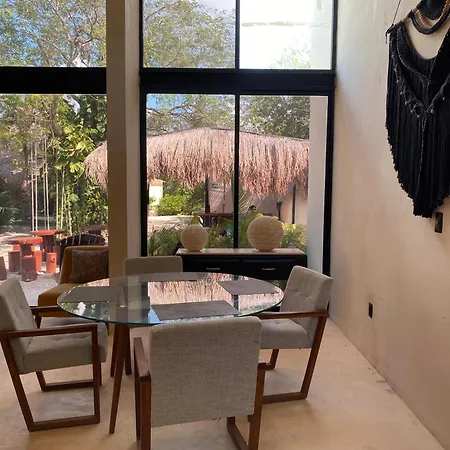 Stunning 6 Private Villas & Ph /Wifi/Ac/Pool/Gym.