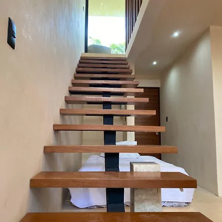 Stunning 6 Private Villas & Ph /Wifi/Ac/Pool/Gym.