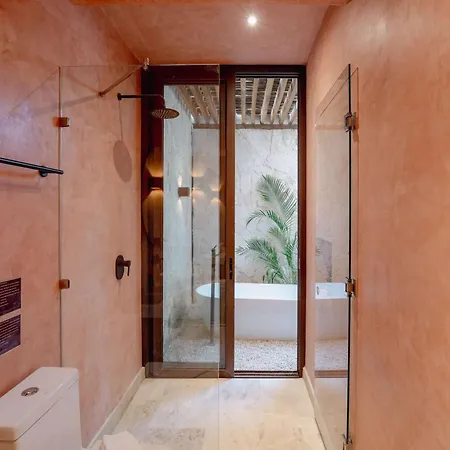 Luxury 3br With Dual Pools & Rooftop Villa *