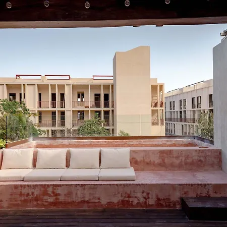 Luxury 3br With Dual Pools & Rooftop Villa *