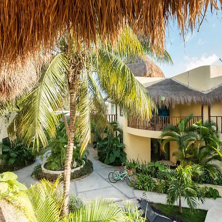 Akalan Aparthotel 4*