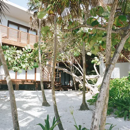 Hotel Lula Tulum, A Small Luxury 4*
