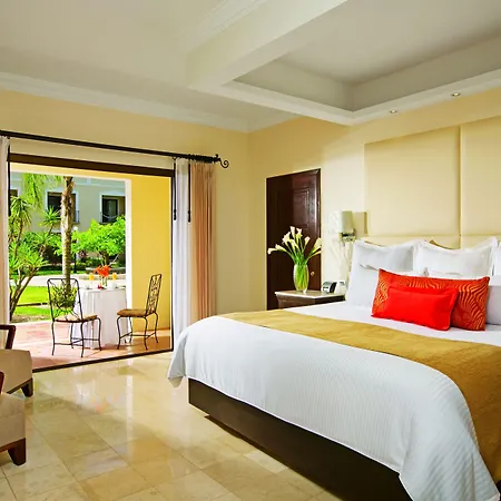 Resort Dreams & Tulum