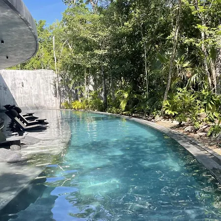 Apartment 3 Bed Sleeps 6 - Private Pool & Hot Tub