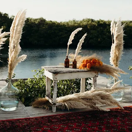 Nativus Glamping & Cenote 3*