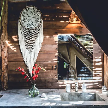 Nativus Glamping & Cenote 3*