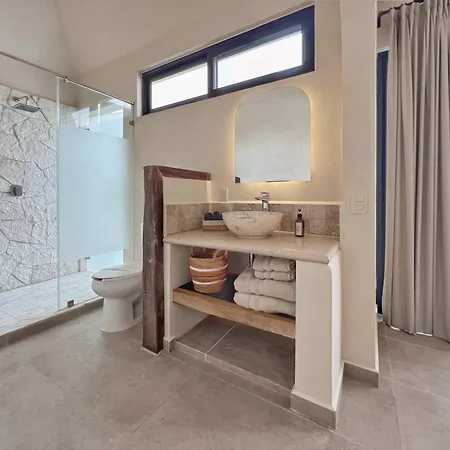 Holiday home Luna Luxe Heated Pool Jacuzzi & Concierge Service