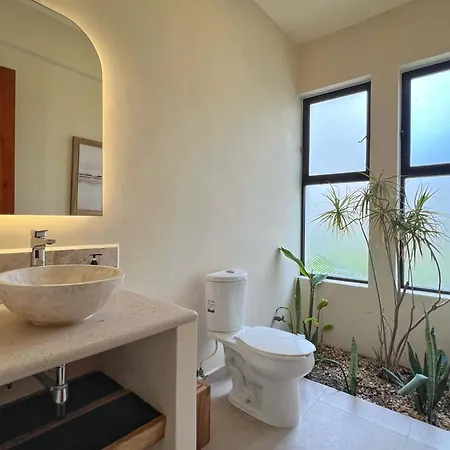 Luna Luxe Heated Pool Jacuzzi & Concierge Service