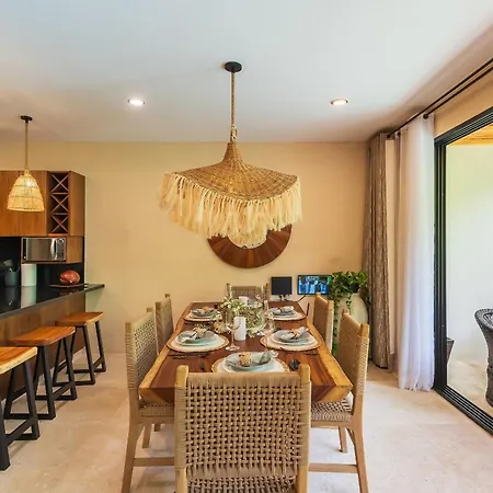 Apartment •| Boutique Swim Up En P/6 • Naaj Tun•