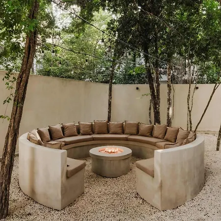 Jungle Villa For 16 - Dual Pools & Fire Pit *