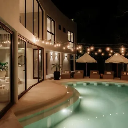 Jungle Villa For 16 - Dual Pools & Fire Pit Holiday home *