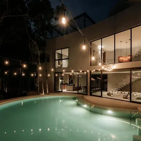 Jungle Villa For 16 - Dual Pools & Fire Pit Holiday home *