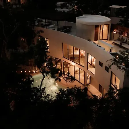 Jungle Villa For 16 - Dual Pools & Fire Pit *