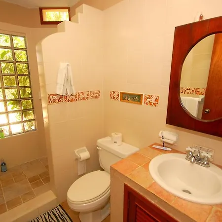 Leona Villa