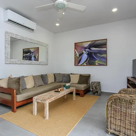 Complex With An Alluring Pool & Tropical Vibes By Stella Rentals! Apartamento *