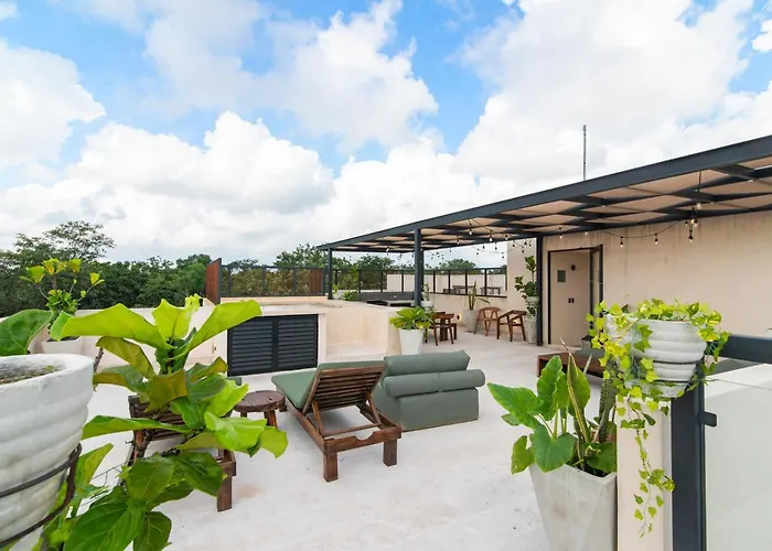 Boho-Chic Retreat Pool Access Near Beach