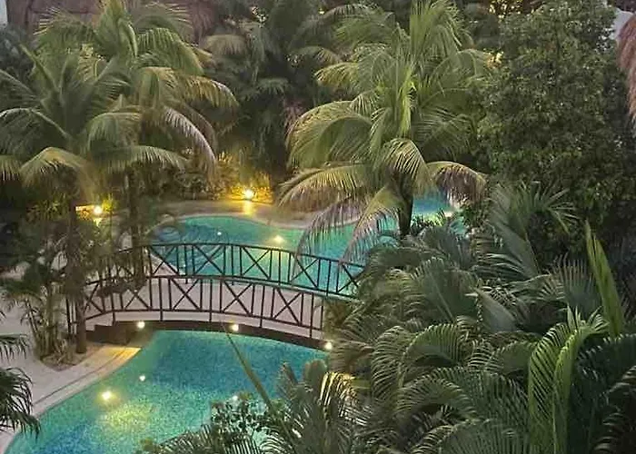 Spacious Penthouse With Private Rooftop & Jacuzzi