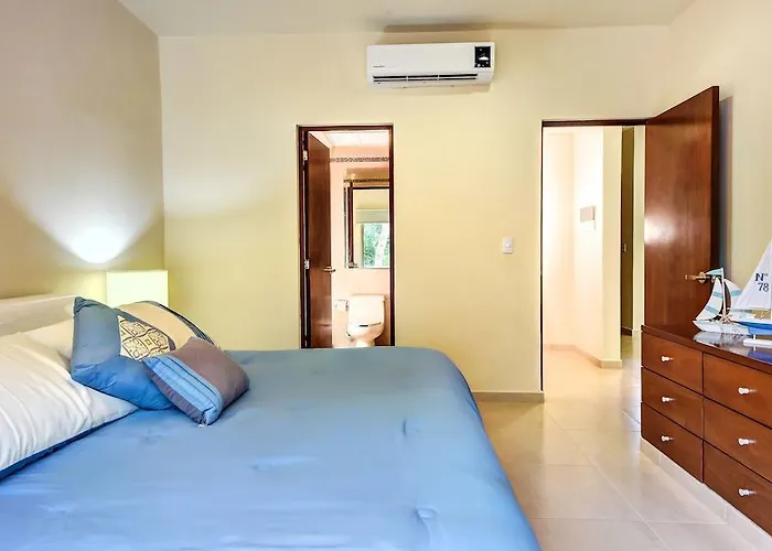 Anam 1 Bedroom Apartment With Balcony Sleeps 3