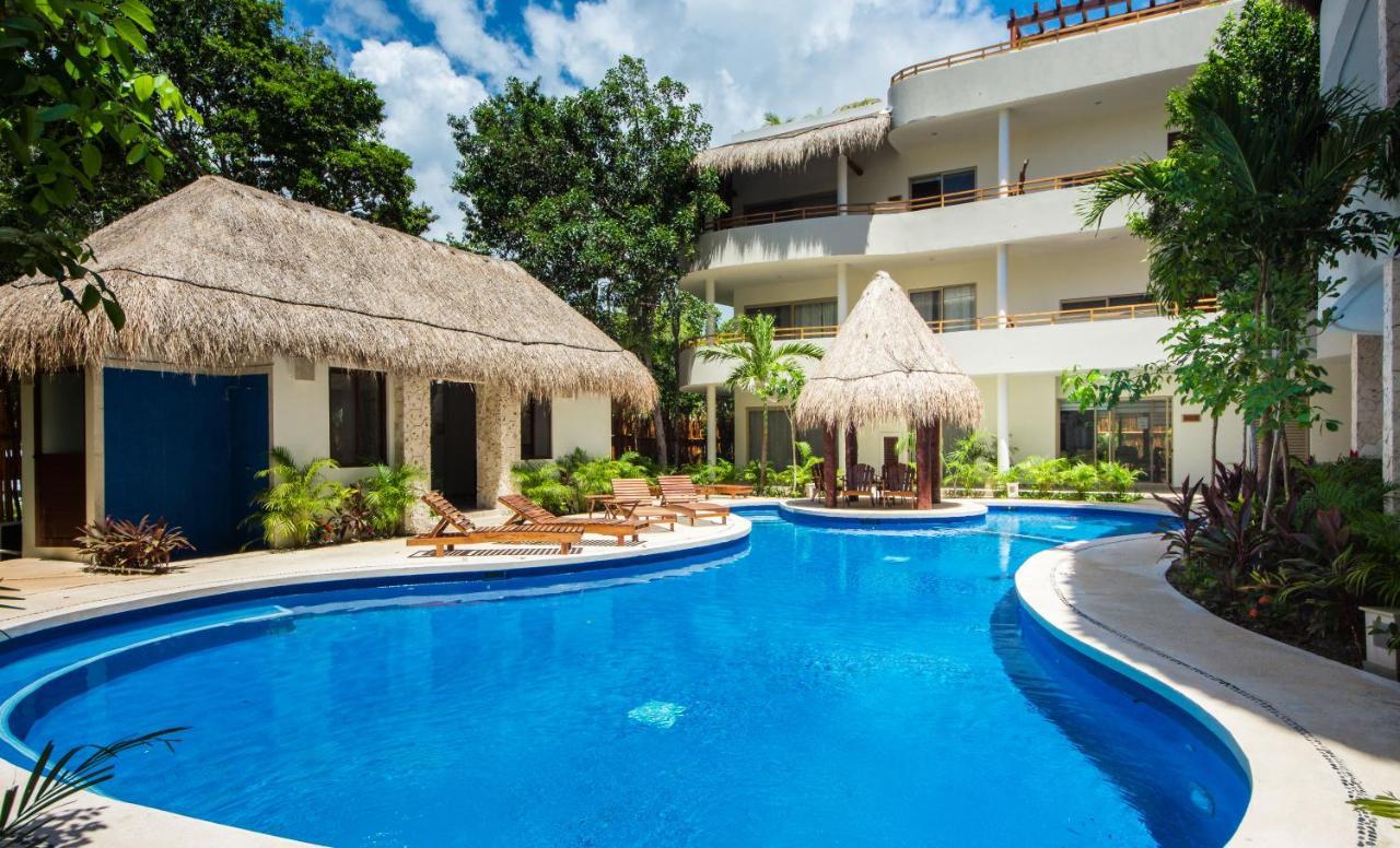Poolside Bliss With Private Terrace & Jacuzzi Apartment *