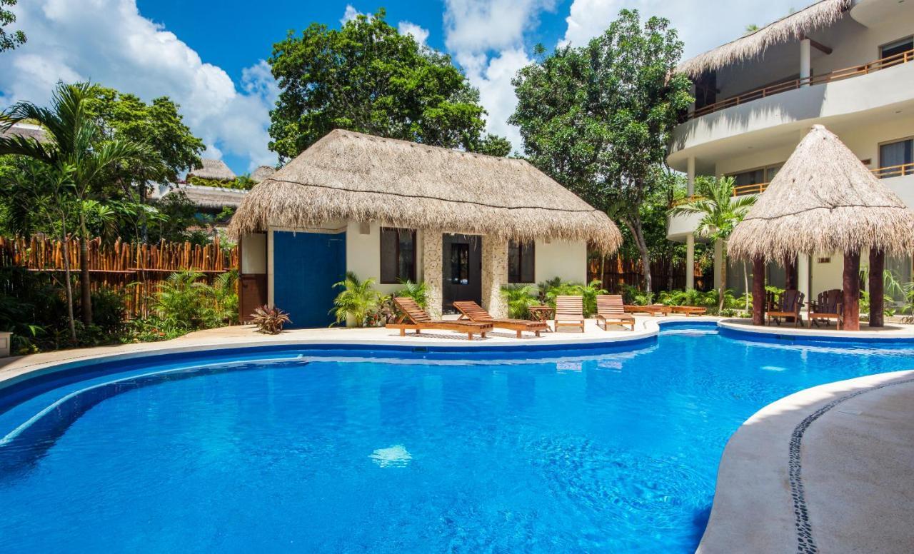 Apartment Poolside Bliss With Private Terrace & Jacuzzi