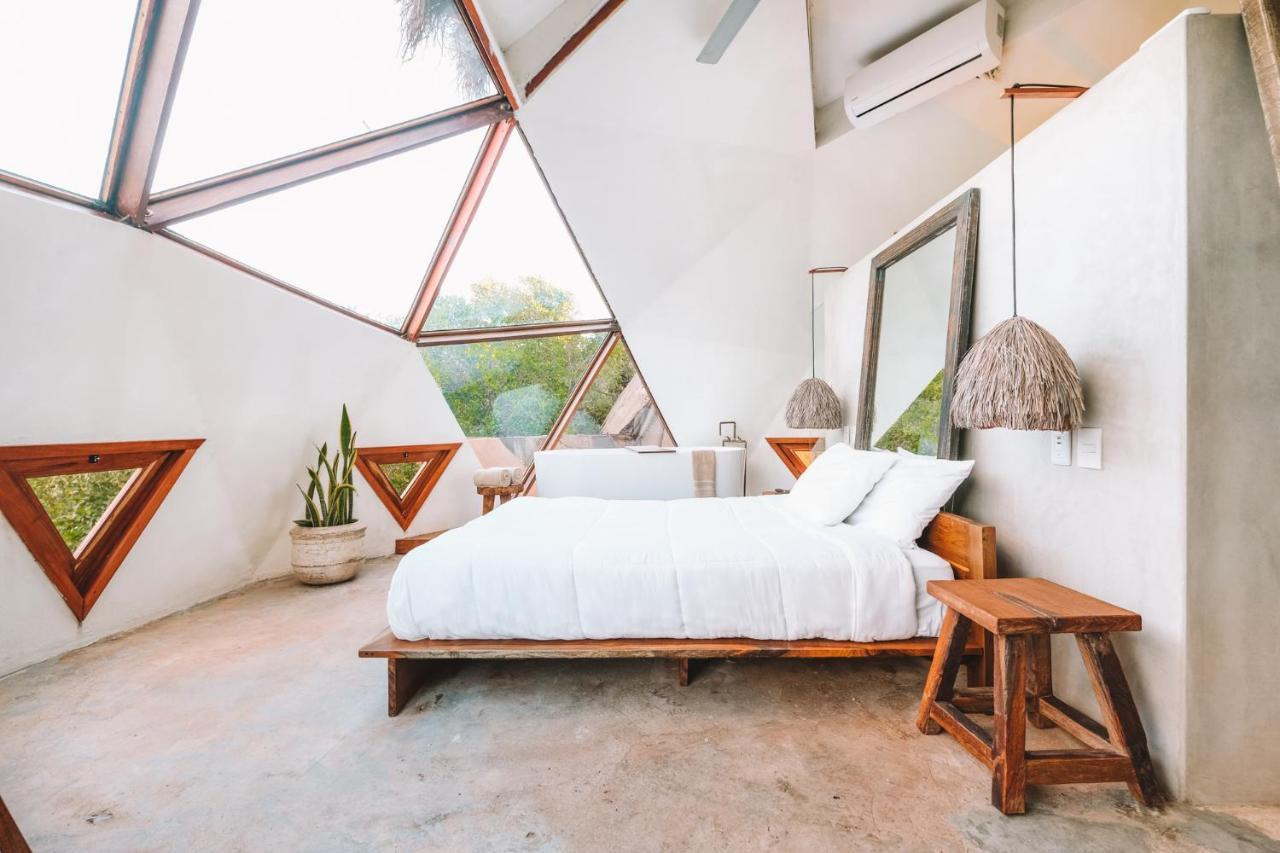 Mamasan Treehouses & 4*