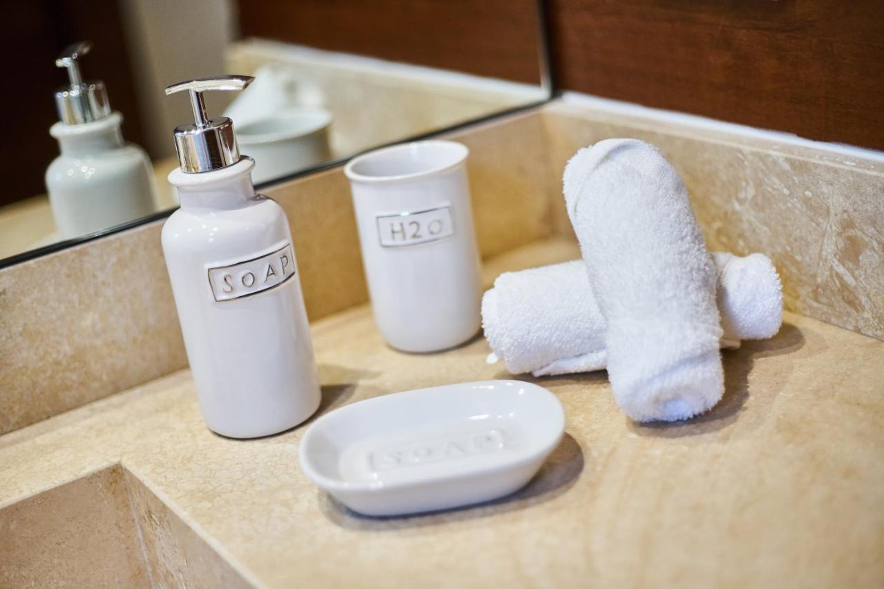 Don Quijote - Private Pool & Club Access Apartment