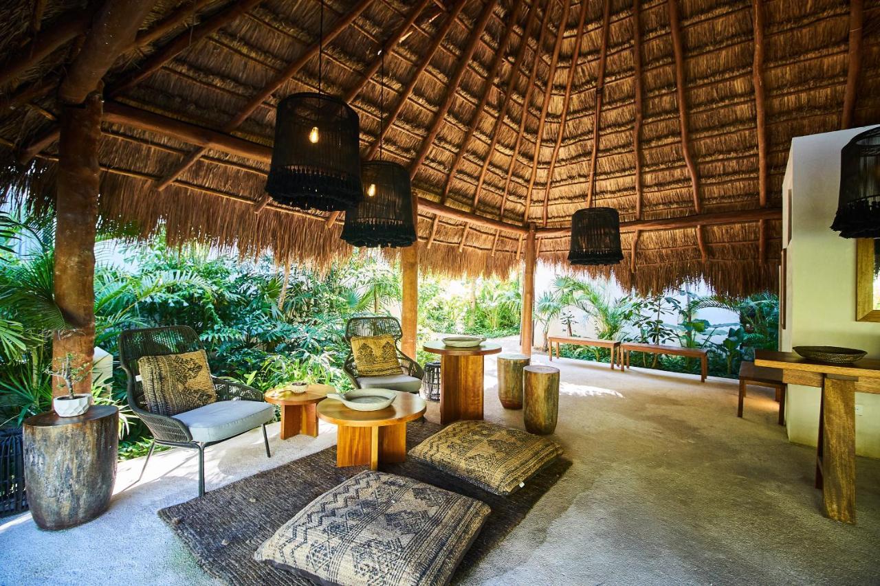 Don Quijote - Private Pool & Club Access