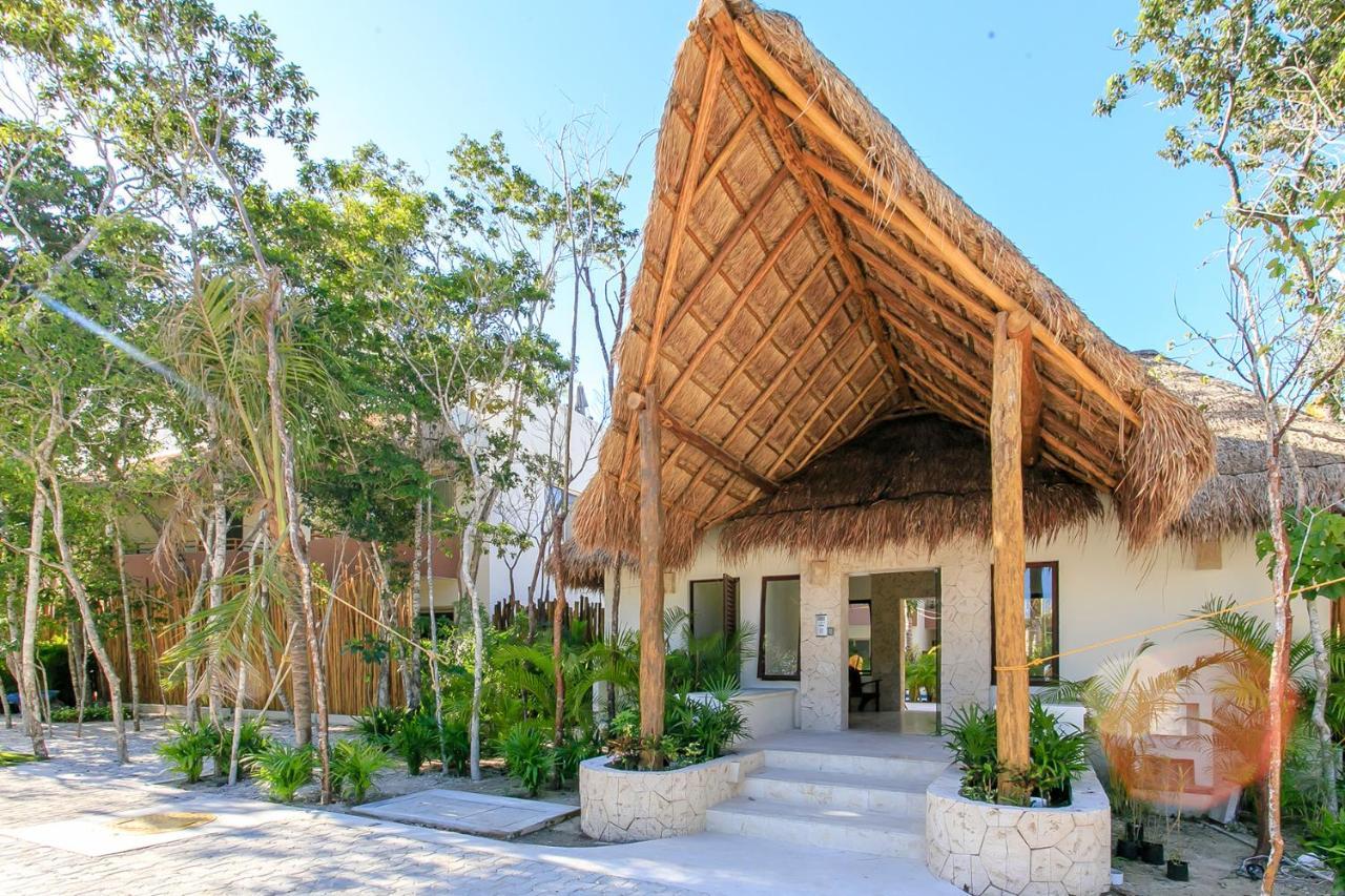 Apartment Complex With An Alluring Pool & Tropical Vibes By Stella Rentals!